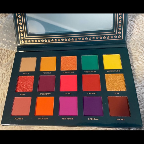 Ace Beaute Nostalgia Eye Shadow Pallette - Picture 4 of 4